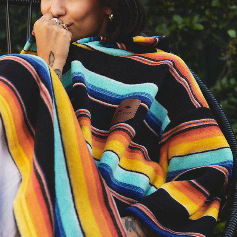 Load image into Gallery viewer, Slowtide El Cap Chilling Fleece Hooded Changing Poncho