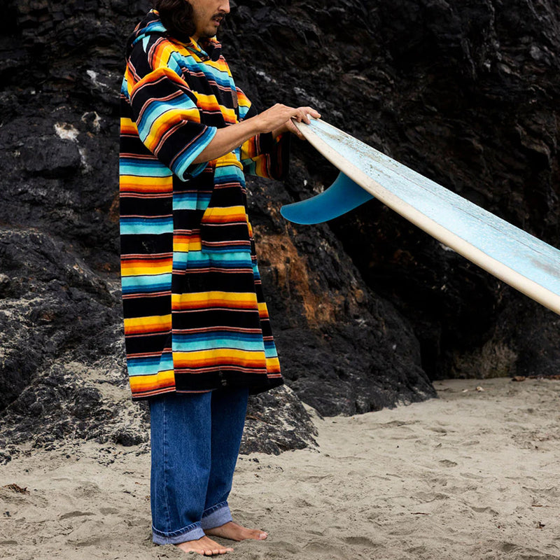 Load image into Gallery viewer, Slowtide El Cap Chilling Fleece Hooded Changing Poncho