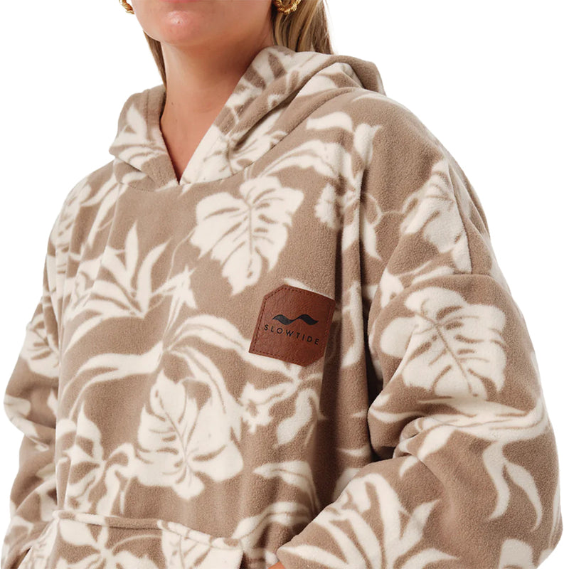 Load image into Gallery viewer, Slowtide Hauke Chilling Fleece Hooded Changing Poncho