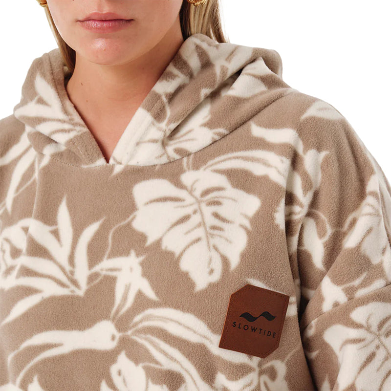 Load image into Gallery viewer, Slowtide Hauke Chilling Fleece Hooded Changing Poncho