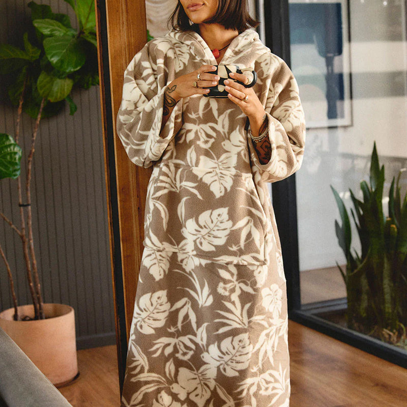 Load image into Gallery viewer, Slowtide Hauke Chilling Fleece Hooded Changing Poncho