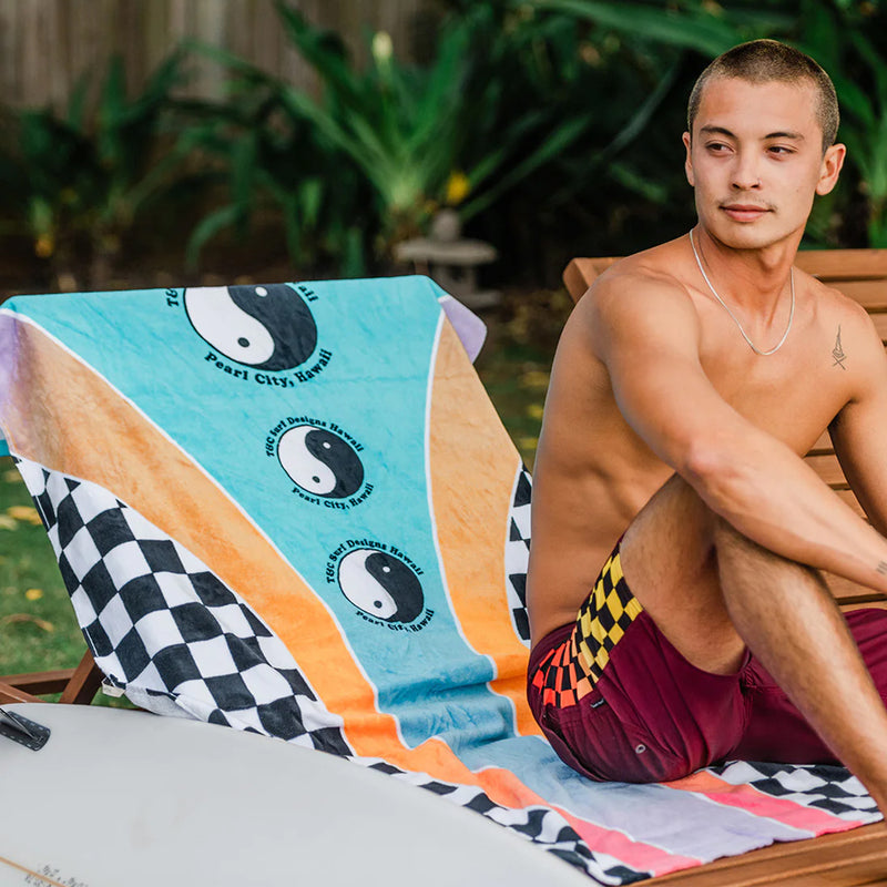 Load image into Gallery viewer, Slowtide Town & Country Beach Towel