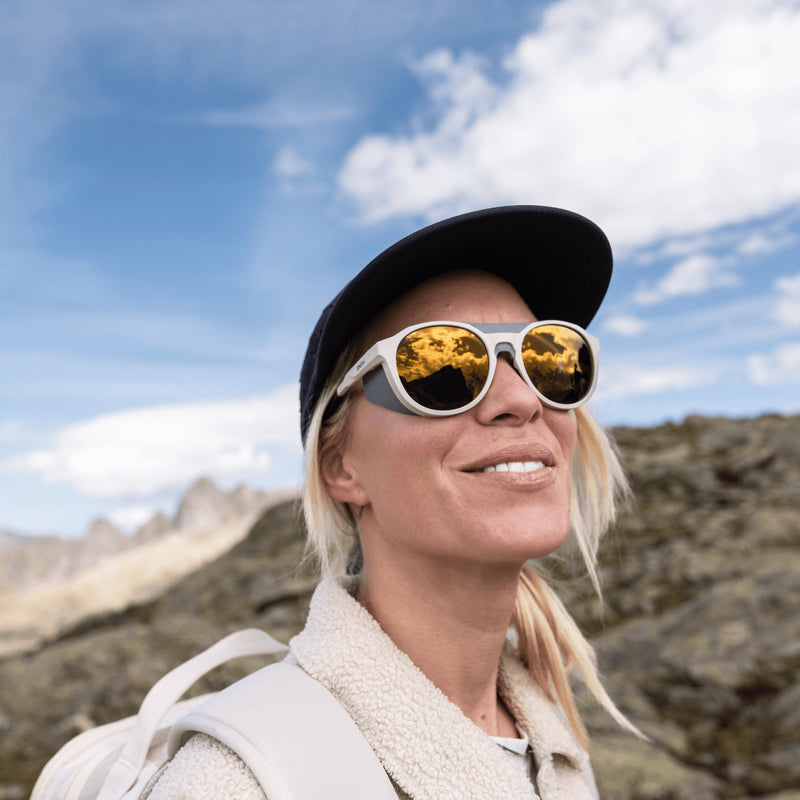 Load image into Gallery viewer, Smith Venture Sunglasses - Matte Bone/ChromaPop Glacier Photochromic Gold Mirror