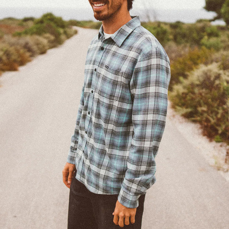 Load image into Gallery viewer, Volcom Caden Plaid Long Sleeve Button-Up Flannel Shirt
