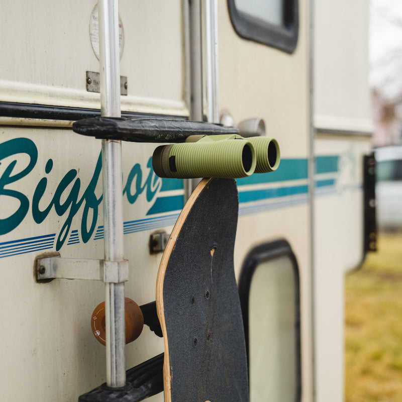 Load image into Gallery viewer, Nocs Provisions Field Issue 10×32 Waterproof Binoculars