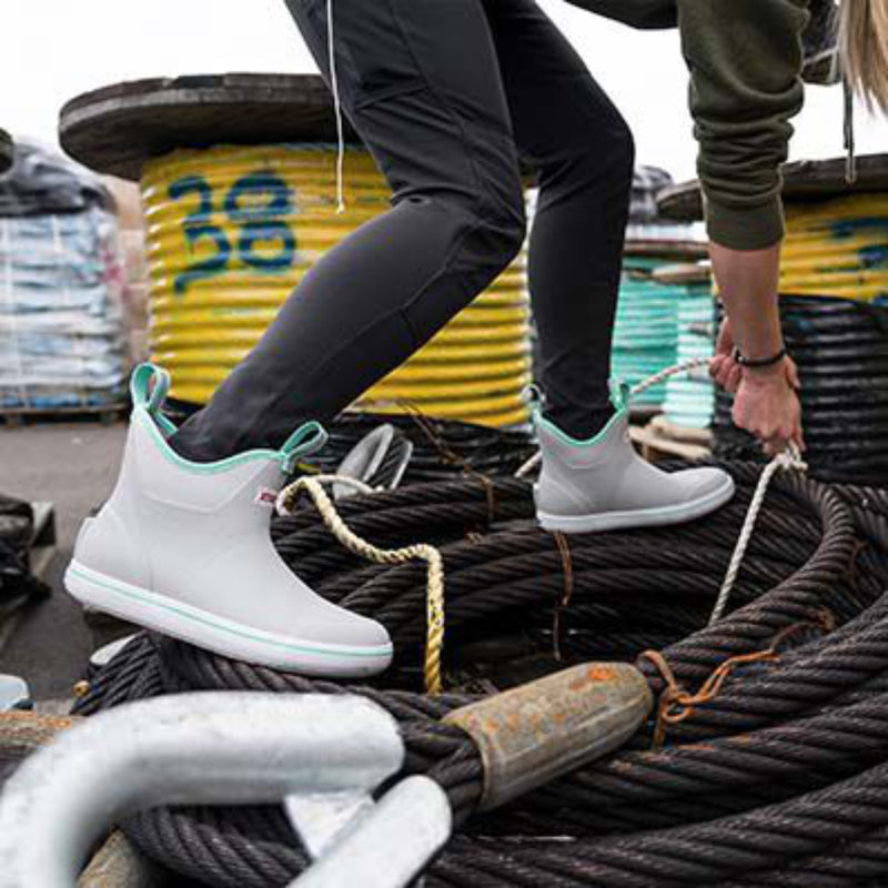 Load image into Gallery viewer, XTRATUF Women's 6" Ankle Deck Boots