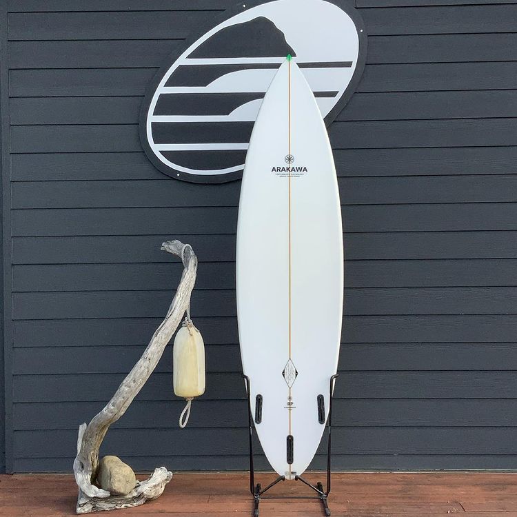 Load image into Gallery viewer, Arakawa Rounded Pin 7&#39;0 x 20 ¾ x 2 ¾ Surfboard • USED
