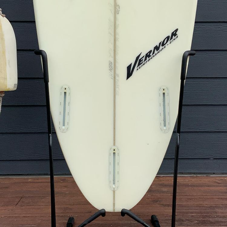 Load image into Gallery viewer, Vernor Biscuit 5&#39;10 x 20 ½ x 2 ¾ Surfboard • USED
