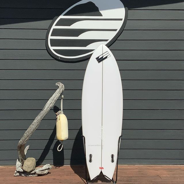 Load image into Gallery viewer, AJW Fish 5&#39;9 x 20 ¼ x 2 ½ Surfboard • LIKE NEW
