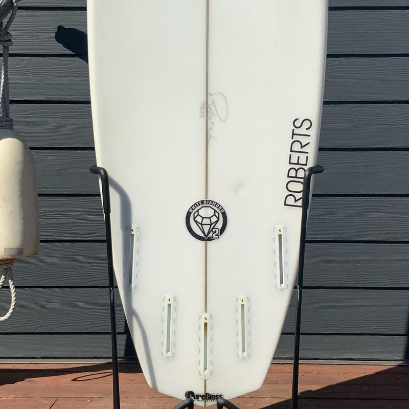 Load image into Gallery viewer, Roberts White Diamond 5&#39;10 x 19 ¾ x 2 7/16 Surfboard • USED
