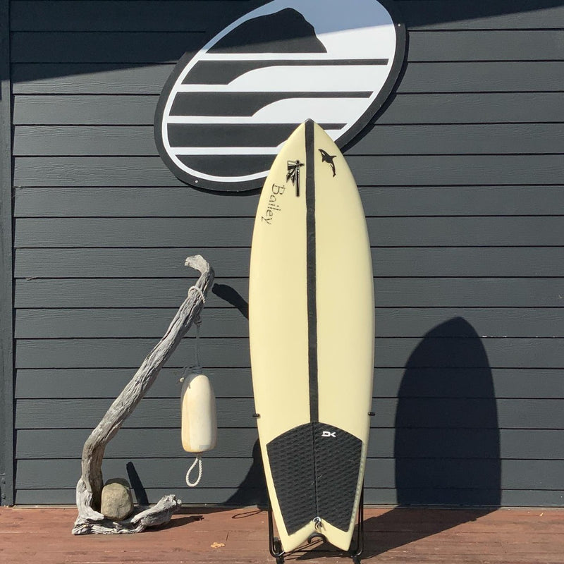 Load image into Gallery viewer, Bailey Chunky Fish 5&#39;11 x 20 ¾ x 2 ¾ Surfboard • USED
