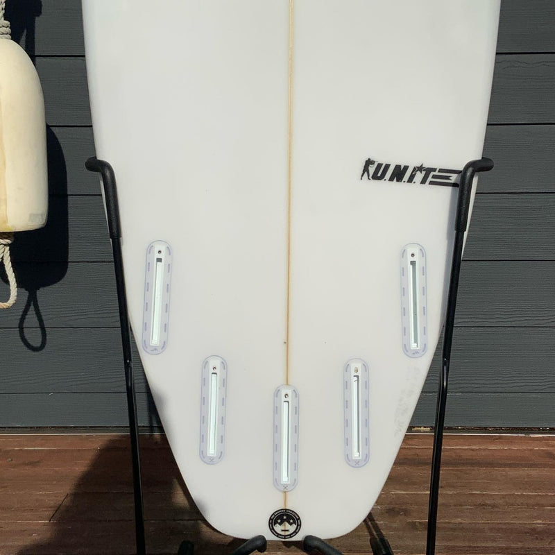 Load image into Gallery viewer, SUPERbrand Unit 5&#39;9 x 20 ⅜ x 2 9/16 Surfboard • USED
