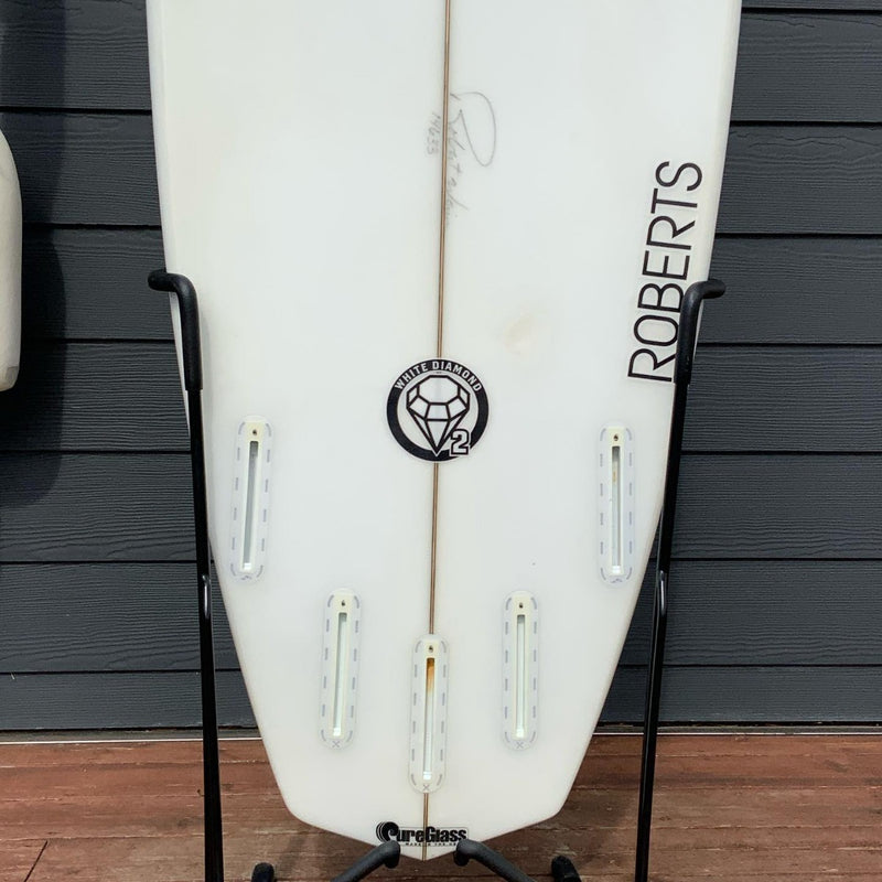Load image into Gallery viewer, Roberts White Diamond 5&#39;10 x 19 ¾ x 2 7/16 Surfboard • USED

