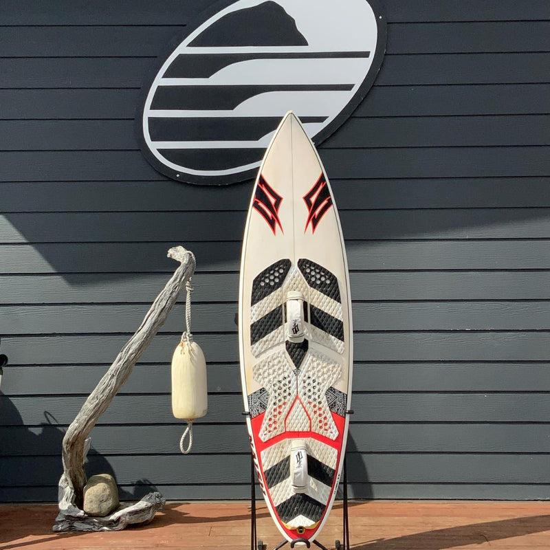 Load image into Gallery viewer, Naish Global 5&#39;8 x 18 x 2 ¼ Kiteboard • USED
