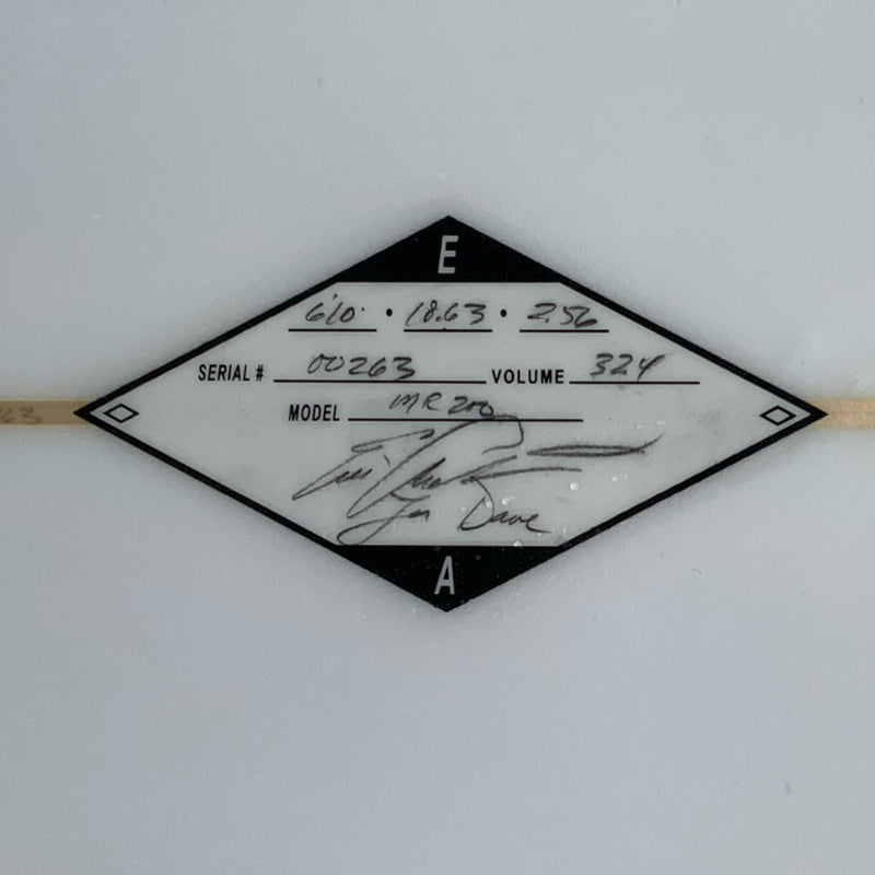 Load image into Gallery viewer, Arakawa MR200 6'10 × 18 ⅝ × 2 9/16 Surfboard • USED 4
