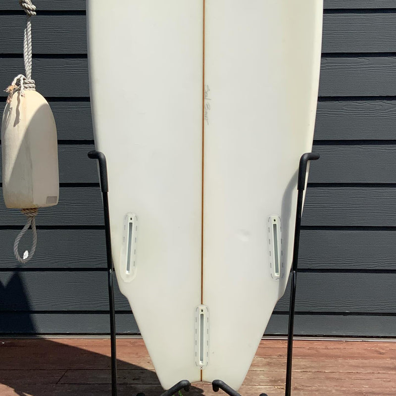 Load image into Gallery viewer, Sean Bailey Custom 6'0 × 19 ⅞ × 2 ¾ Surfboard • USED 3
