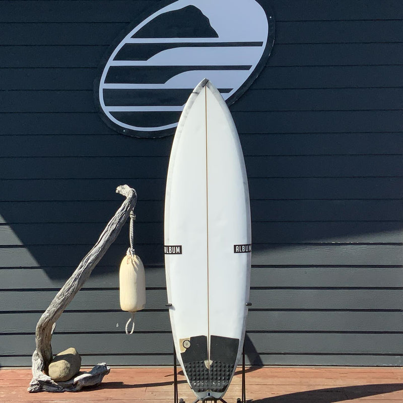 Load image into Gallery viewer, Album Surf Freewing 5'8 × 18 ¾ × 2 7/16 Surfboard • USED 1
