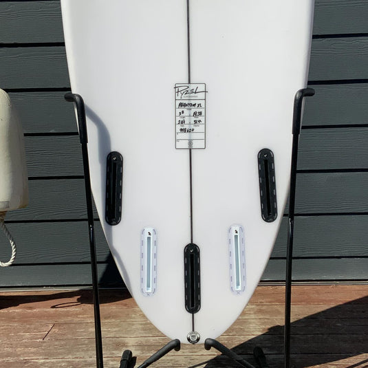 Pyzel Phantom XL 5'8 × 19 ⅜ × 2 11/16 Surfboard • USED 3