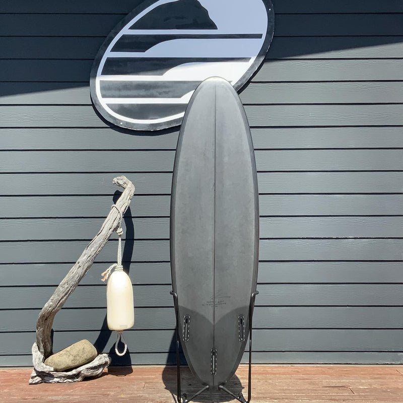 Load image into Gallery viewer, Album Surf The End 5'6 × 19 × 2 7/16 Surfboard • USED 2
