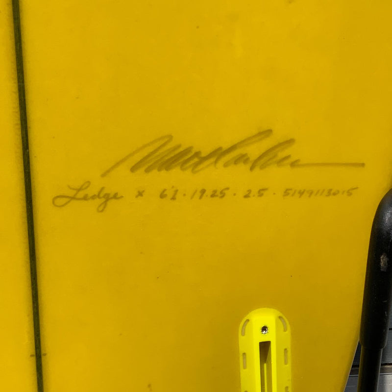 Load image into Gallery viewer, Album Surf Ledge 6&#39;1 x 19 ¼ x 2 ½ Surfboard • USED
