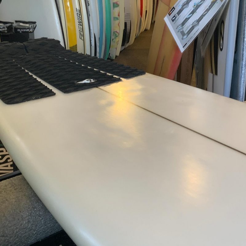 Load image into Gallery viewer, Pyzel Phantom 5'11 × 19 ¾ × 2 ½ Surfboard • USED 5
