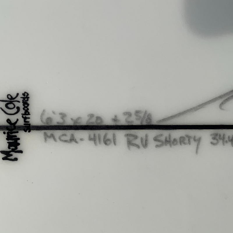 Load image into Gallery viewer, Maurice Cole RV Shorty 6'3 × 20 × 2 ⅝ Surfboard • USED 4
