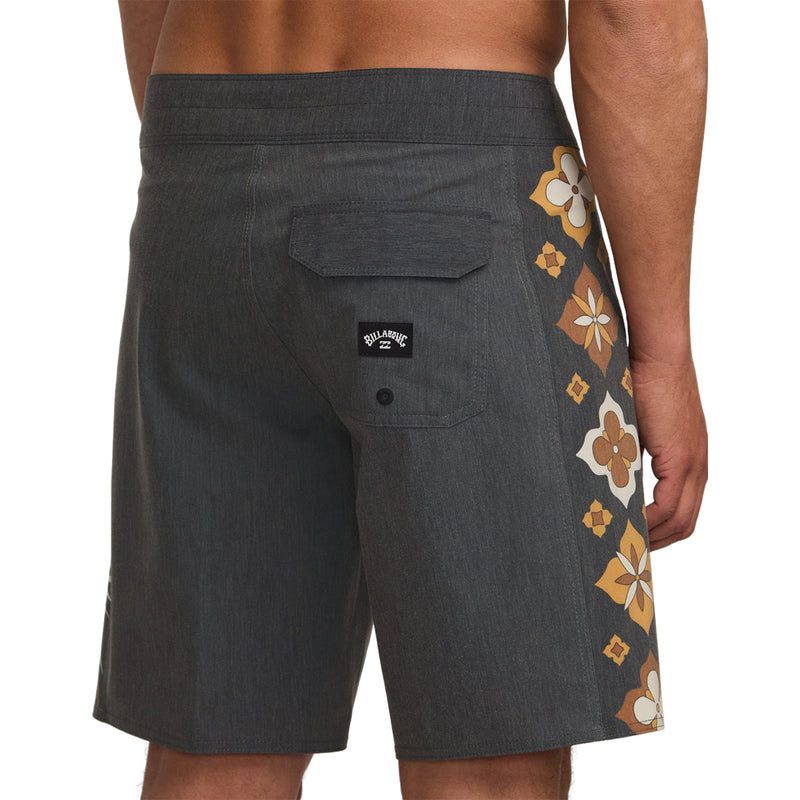 Load image into Gallery viewer, Billabong D Bah Pro 18.5" Boardshorts 8
