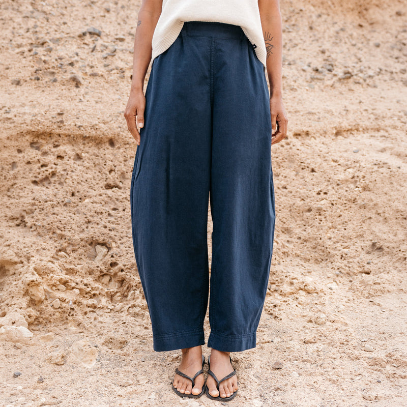 Load image into Gallery viewer, Finisterre Women's Morva Barrel Pants 2

