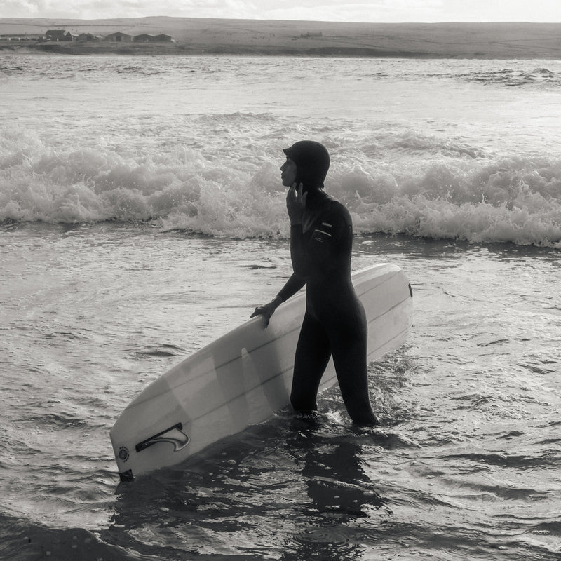 Load image into Gallery viewer, Finisterre Women's Shearwater 5/4 Hooded U-Zip Wetsuit
