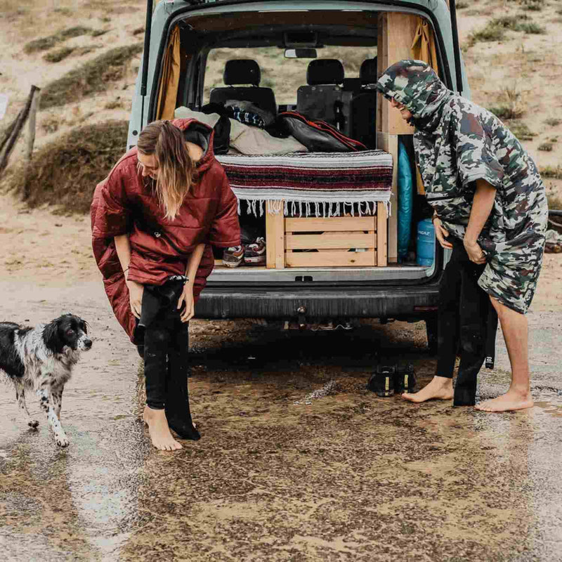 Load image into Gallery viewer, Isurus Voited CoLab Surf Hooded Changing Poncho 5

