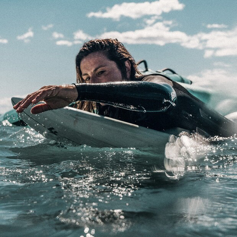 Load image into Gallery viewer, Manera Women&#39;s Seafarer 3/2 Chest-Zip Wetsuit
