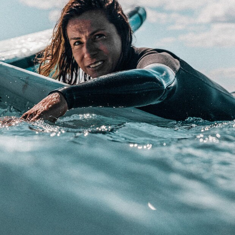 Load image into Gallery viewer, Manera Women's Seafarer 4/3 Chest-Zip Wetsuit
