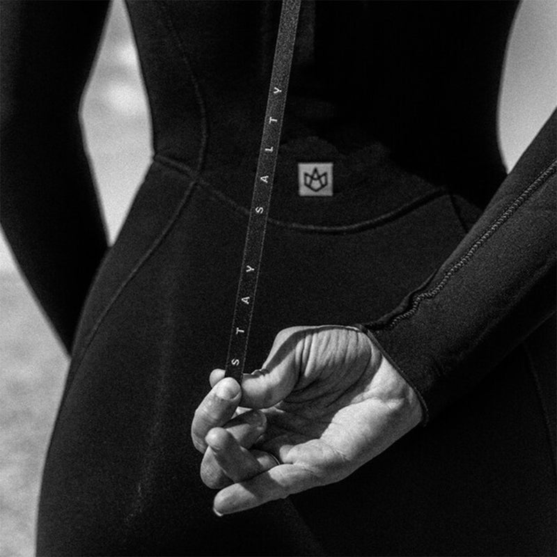 Load image into Gallery viewer, Manera Women's Seafarer 4/3 Back-Zip Wetsuit
