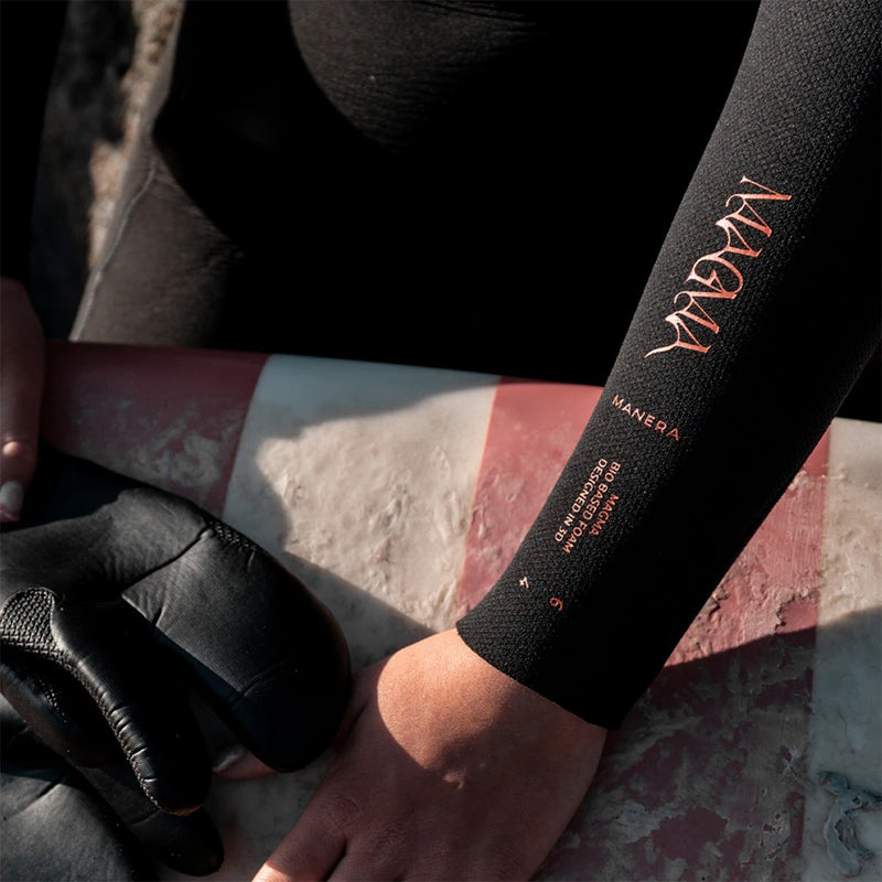 Load image into Gallery viewer, Manera Women's Magma 6/4 Hooded Chest-Zip Wetsuit
