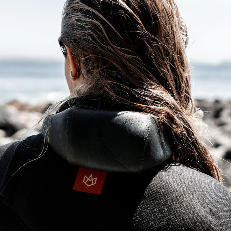 Load image into Gallery viewer, Manera Women's Magma 6/4 Hooded Chest-Zip Wetsuit
