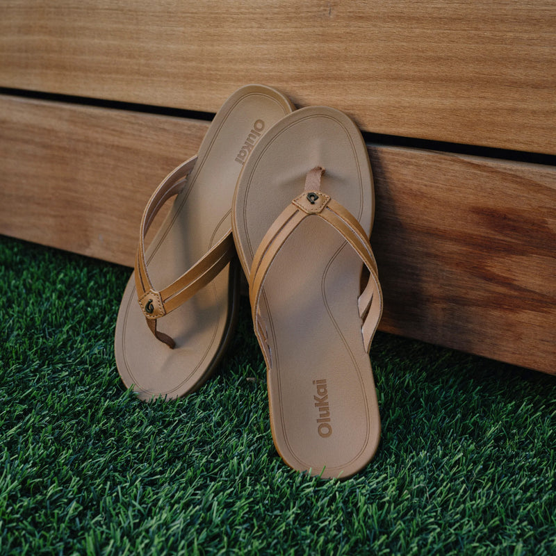 Load image into Gallery viewer, OluKai Women's Ho‘ōpio Hui Sandals 
