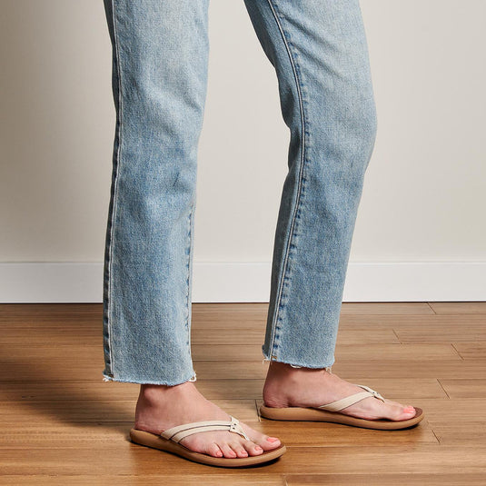 OluKai Women's Kāpehe Luana Leather Beach Sandals