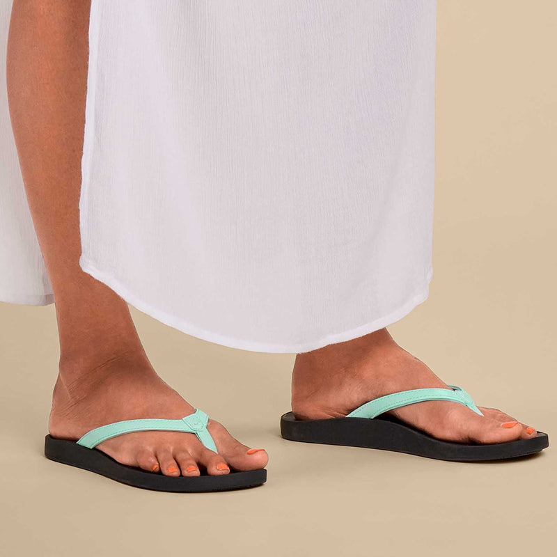 Load image into Gallery viewer, OluKai Women's Puawe Cushioned Beach Sandals
