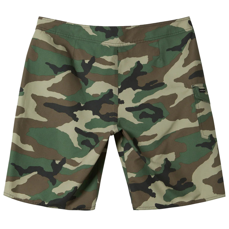 Load image into Gallery viewer, Quiksilver Everyday Solid 20&quot; Boardshorts
