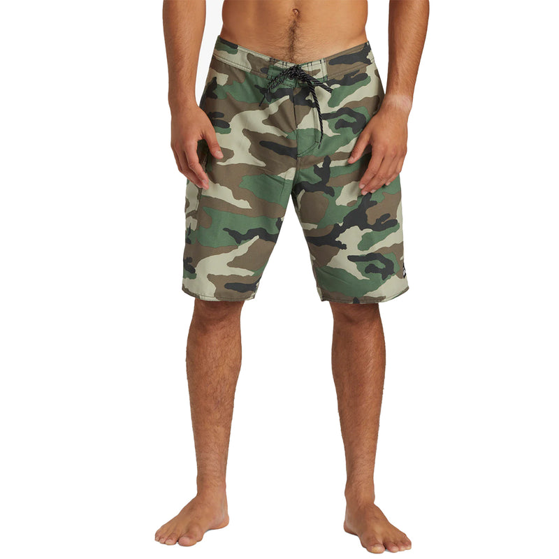 Load image into Gallery viewer, Quiksilver Everyday Solid 20&quot; Boardshorts
