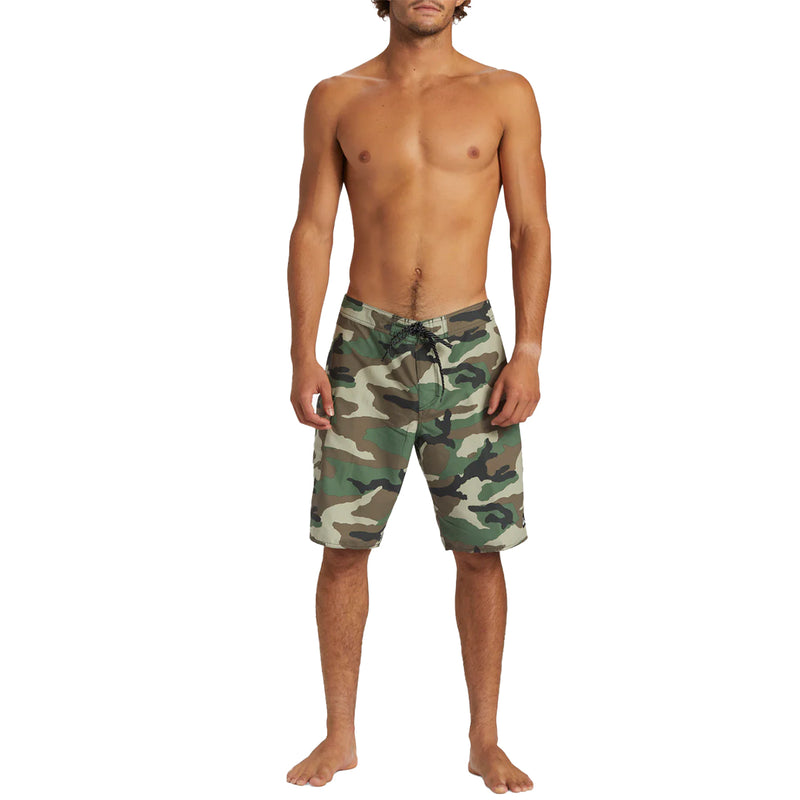 Load image into Gallery viewer, Quiksilver Everyday Solid 20&quot; Boardshorts
