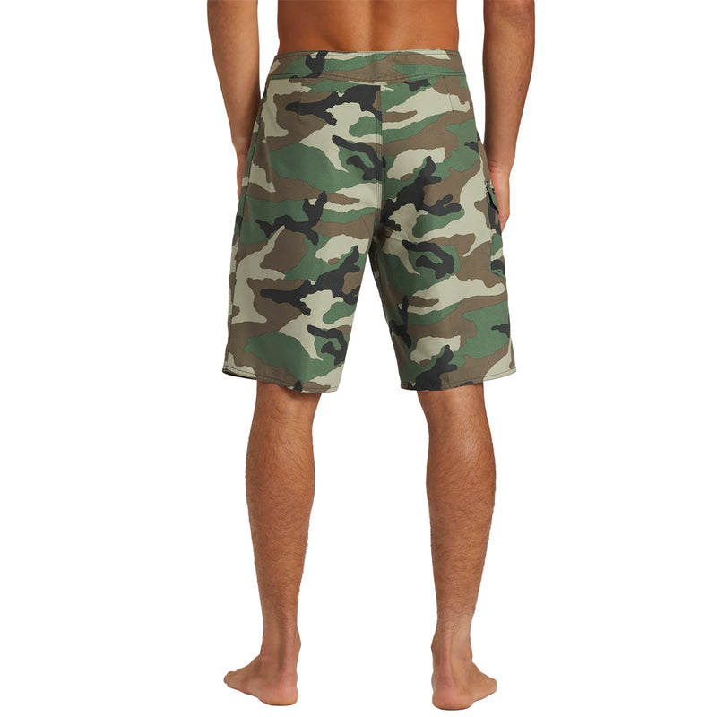 Load image into Gallery viewer, Quiksilver Everyday Solid 20&quot; Boardshorts
