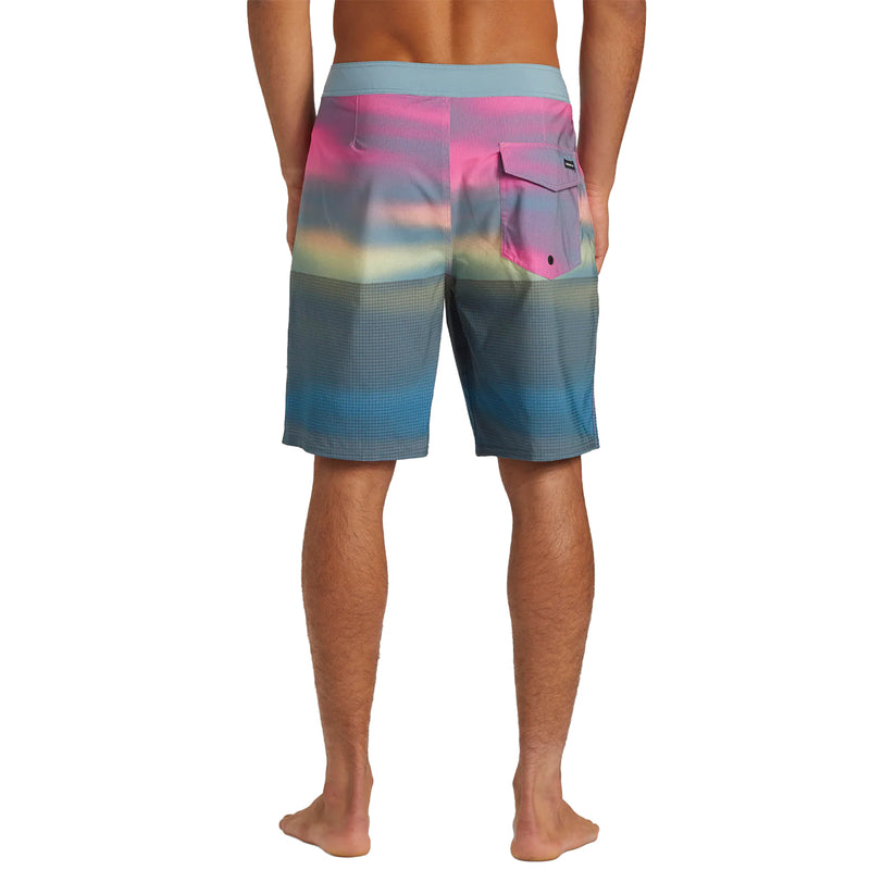 Load image into Gallery viewer, Quiksilver Highline Straight Leg 19&quot; Boardshorts
