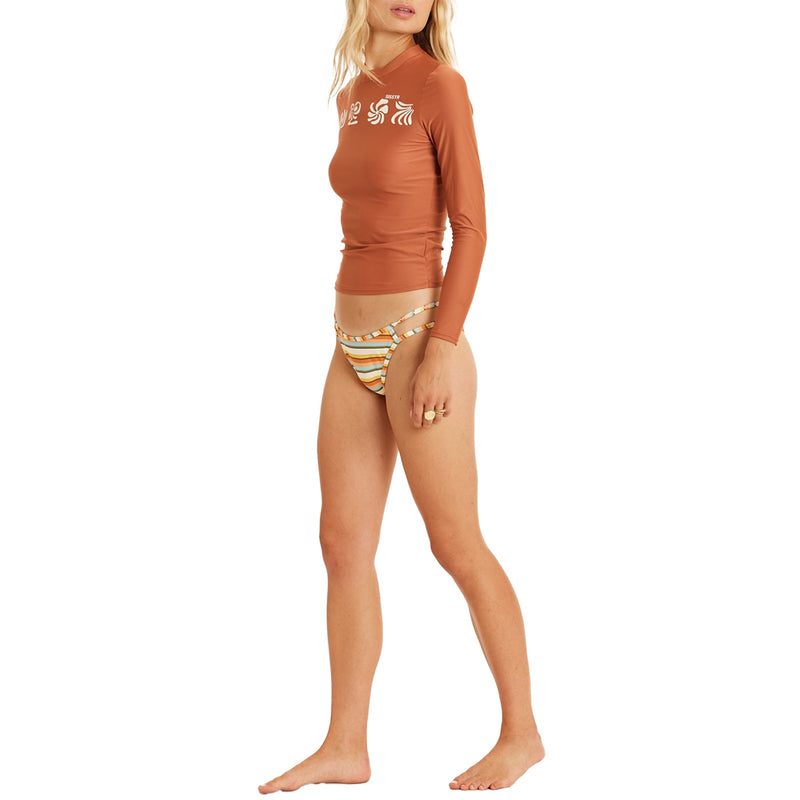 Load image into Gallery viewer, Sisstrevolution Women's Seeker Solid Rash Guard 3
