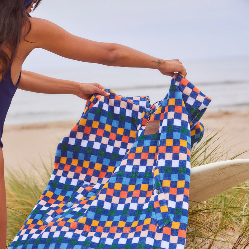 Load image into Gallery viewer, Slowtide Sundown Hooded Changing Poncho
