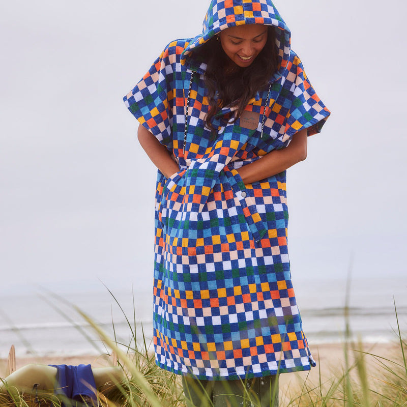 Load image into Gallery viewer, Slowtide Sundown Hooded Changing Poncho

