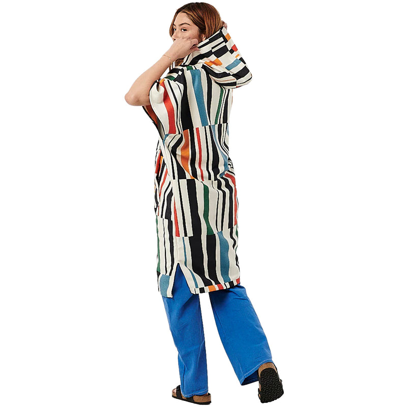 Load image into Gallery viewer, Slowtide Harper Performance Quick-Dry Hooded Changing Poncho 2
