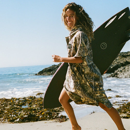 Slowtide Realtree Quick-Dry Hooded Changing Poncho