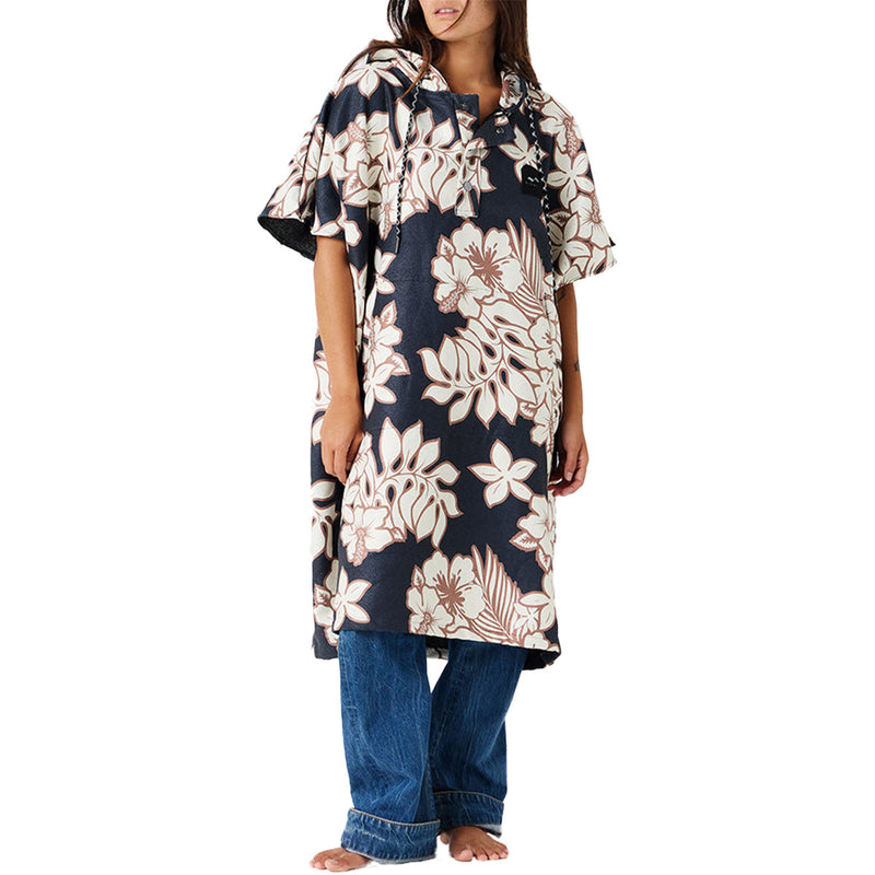 Load image into Gallery viewer, Slowtide Olinda Hooded Changing Poncho

