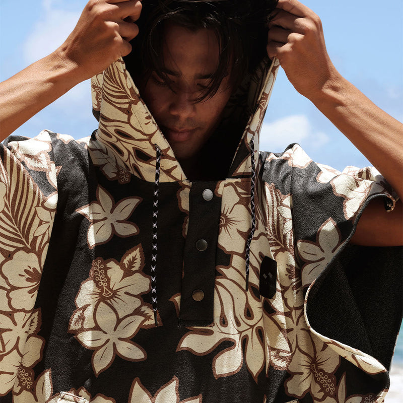 Load image into Gallery viewer, Slowtide Olinda Hooded Changing Poncho
